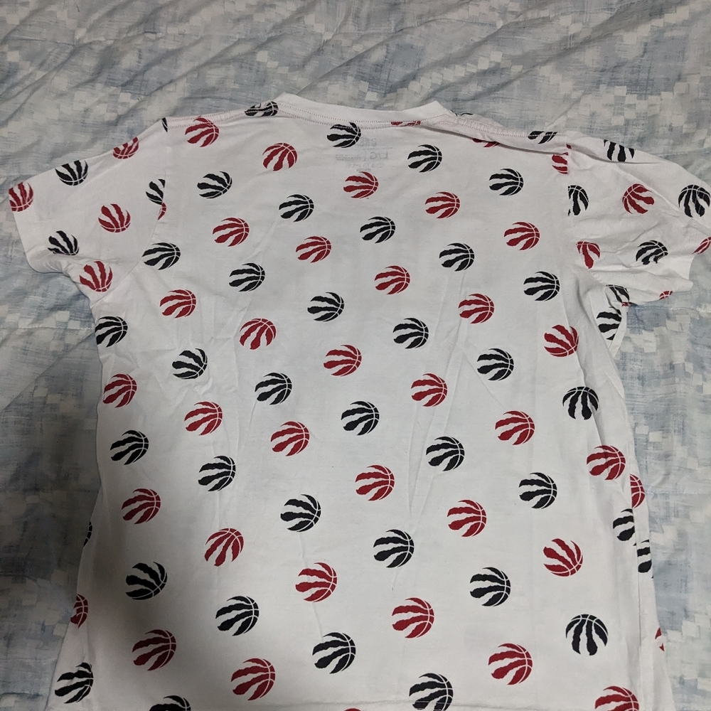 Toronto Raptors Large t shirt - Picture 2 of 3